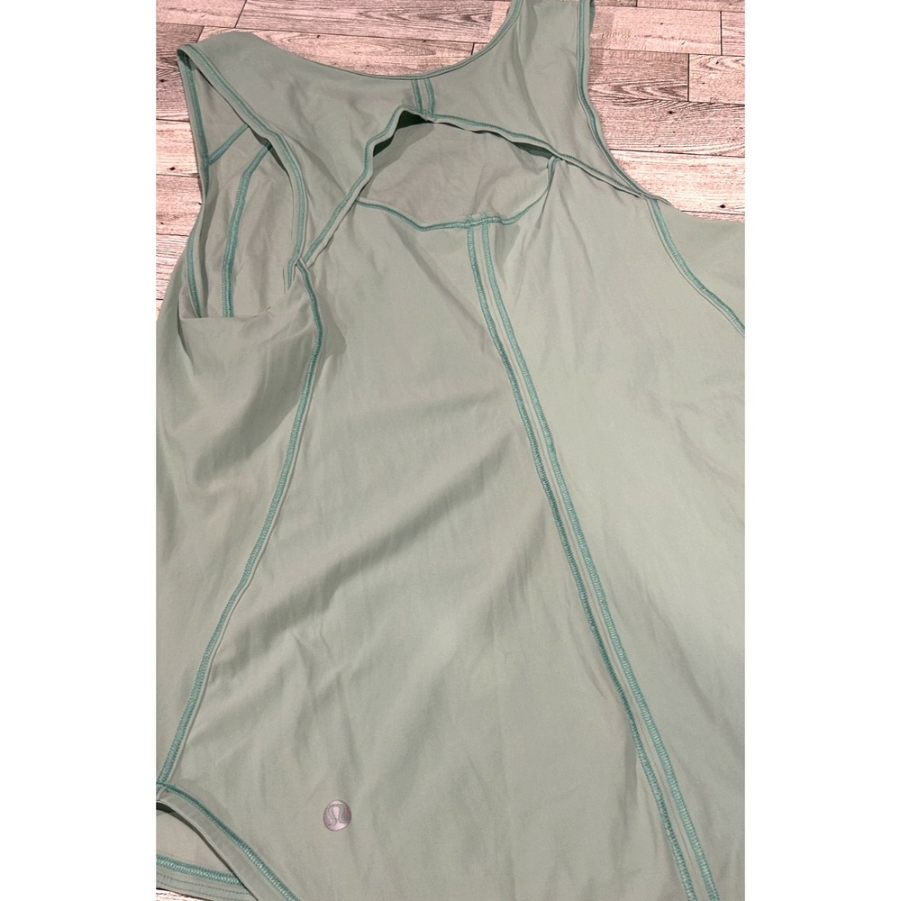 Lululemon Shirt Womens Medium Light Blue Tank Keyhole back Loose Gym Solid Yoga